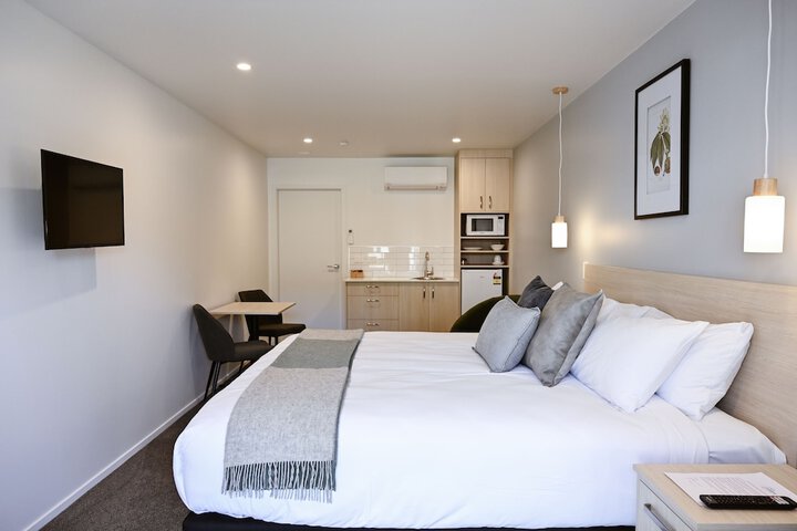 Room 4 of 81