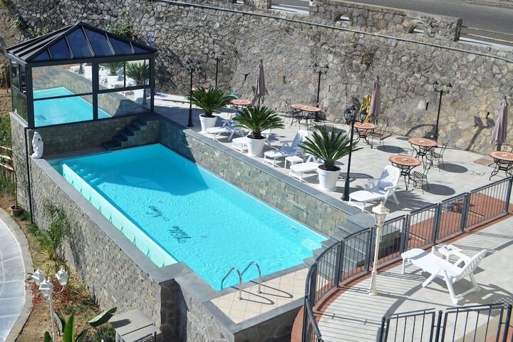 Hotel with Pool