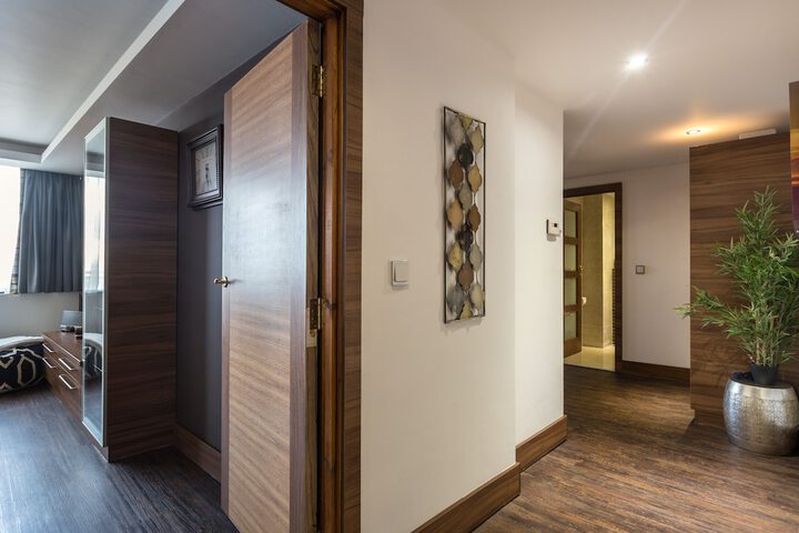 Room 32 of 54
