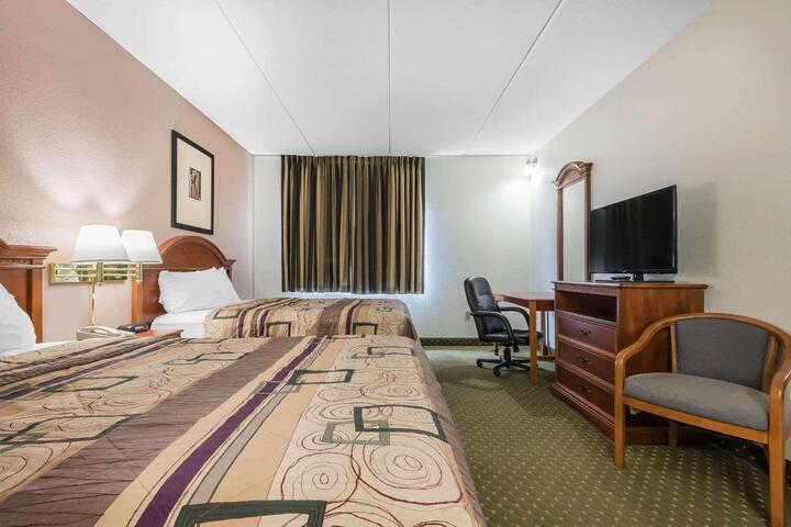 1 Queen Bed (6 of 15)