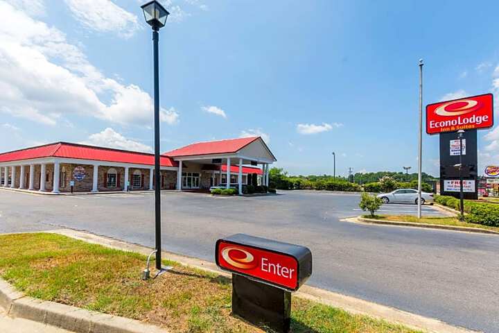Econo Lodge Inn and Suites in Orangeburg, SC