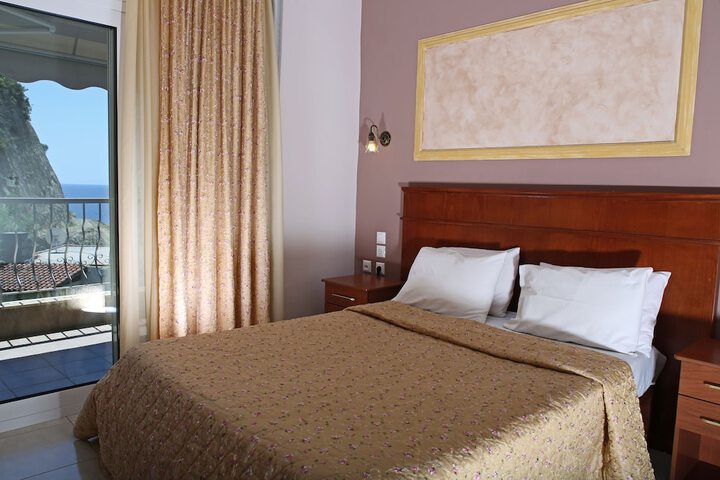 Room 5 of 85
