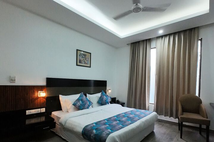 Room 12 of 20