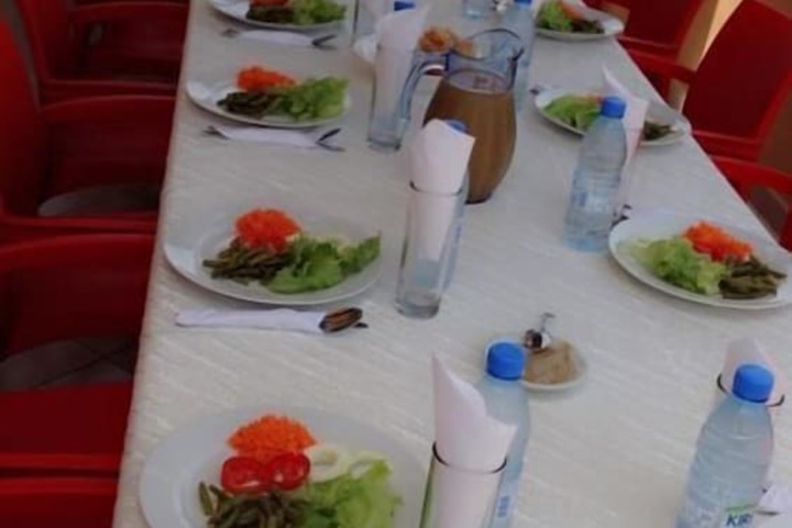 Dining 15 of 17
