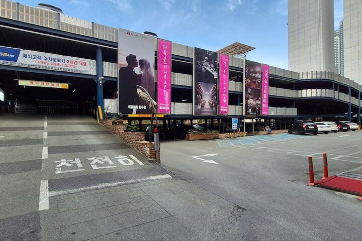 Wheelchair accessible van parking