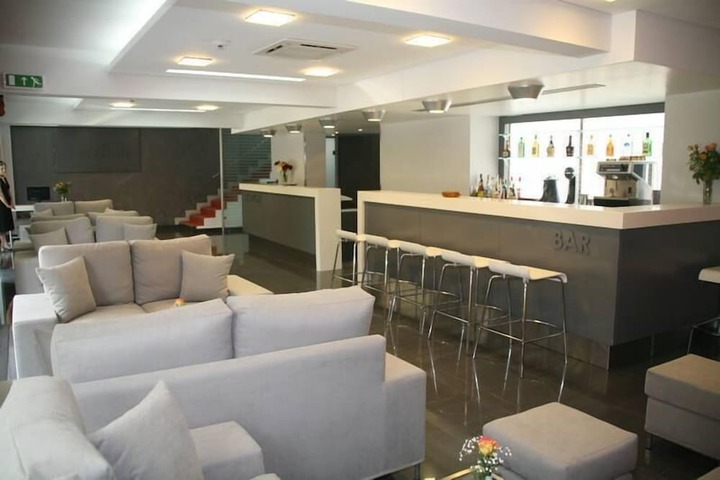 Entrance & Lobby