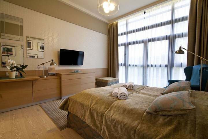 Room 6 of 272