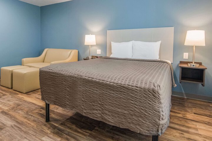 1 Queen Bed (16 of 22)