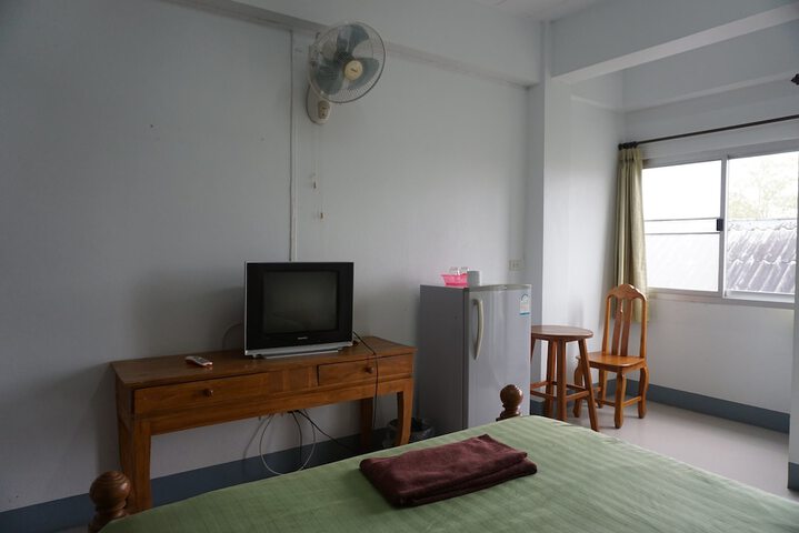 Room 12 of 37