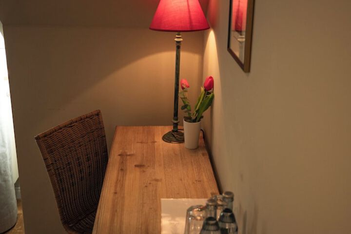 Room 10 of 40