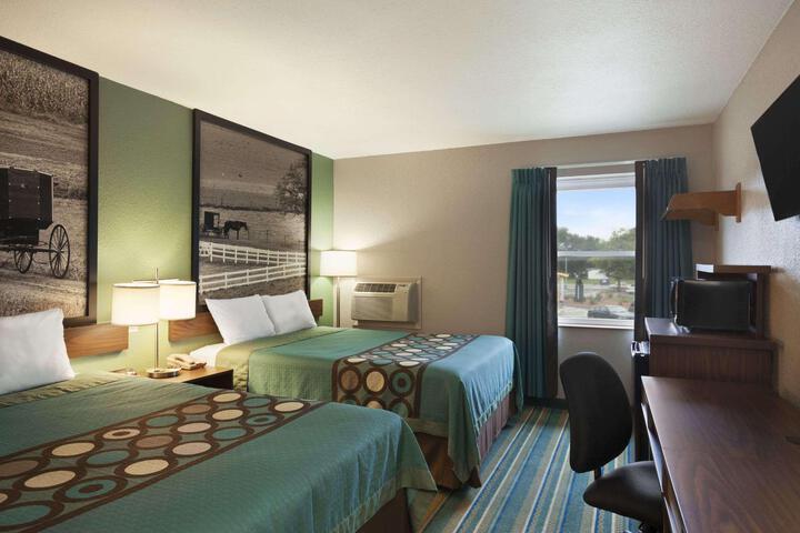 1 Queen Bed (5 of 12)