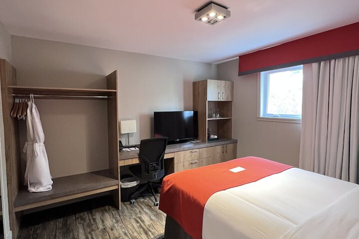 Room 34 of 140