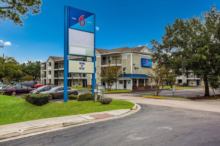 Motel 6 Jacksonville FL - South in Jacksonville, FL