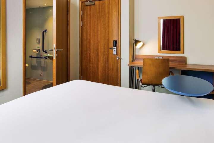 Room 38 of 83