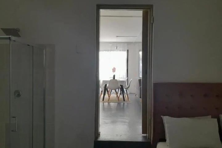 Room 2 of 5