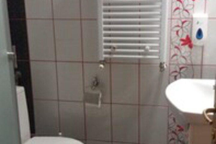 Room 4 of 28
