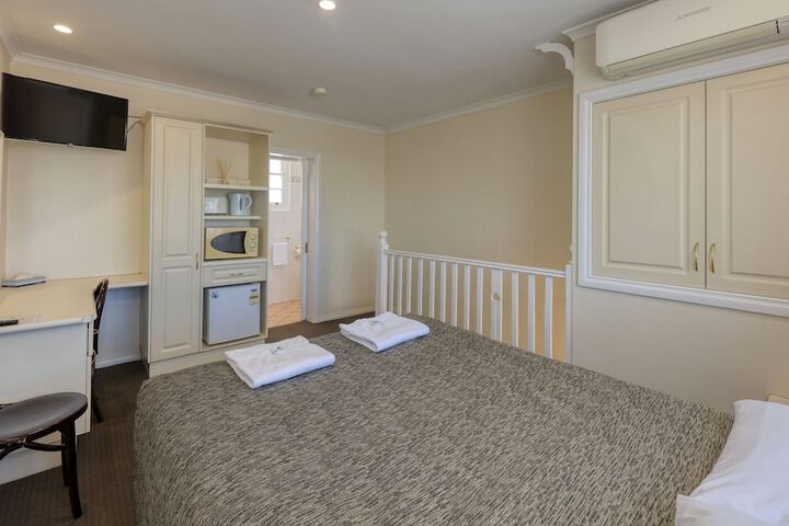 Room 10 of 22