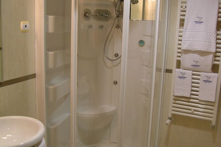 Room 20 of 38