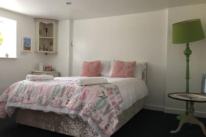 Room 6 of 11
