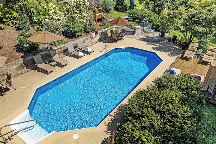 Hotel Pool