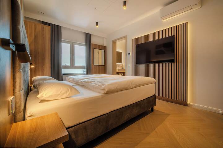 Room 3 of 70