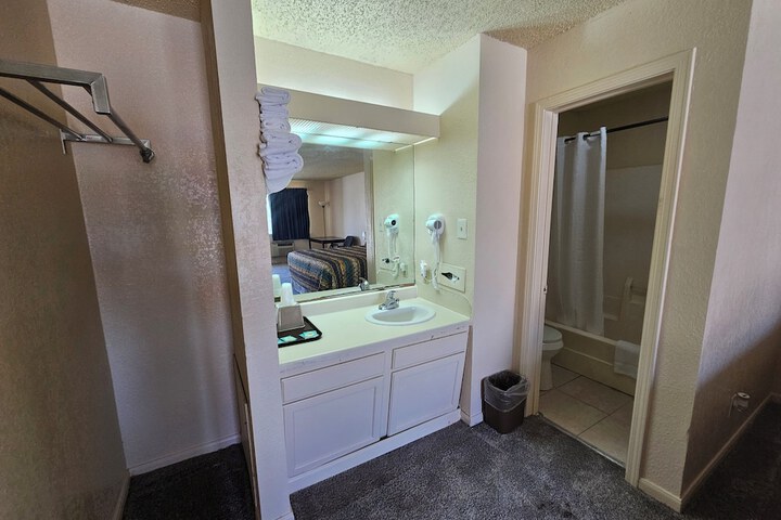 Room 13 of 23