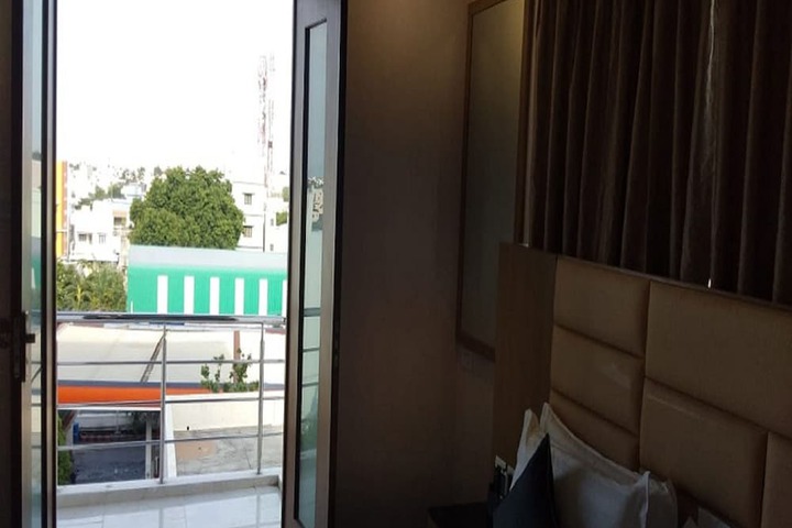 Room 4 of 18