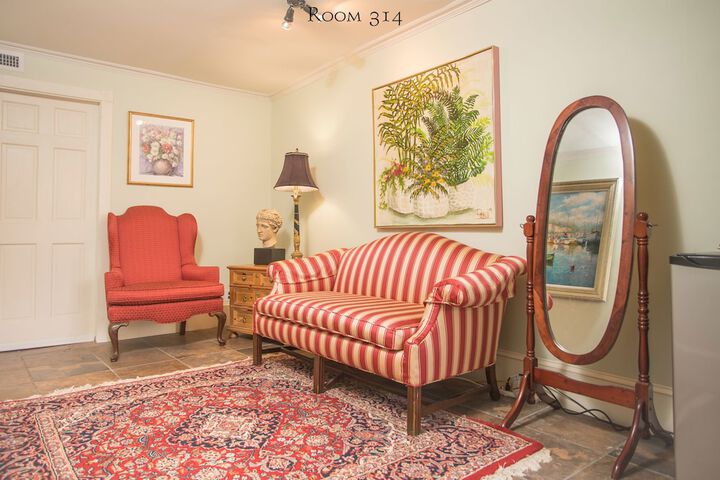 Room 18 of 170