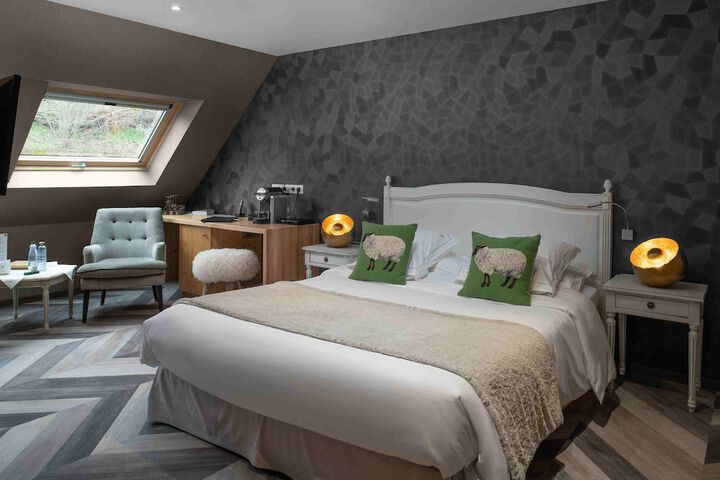 Room 34 of 204