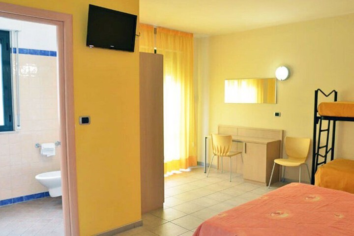 Room 3 of 15