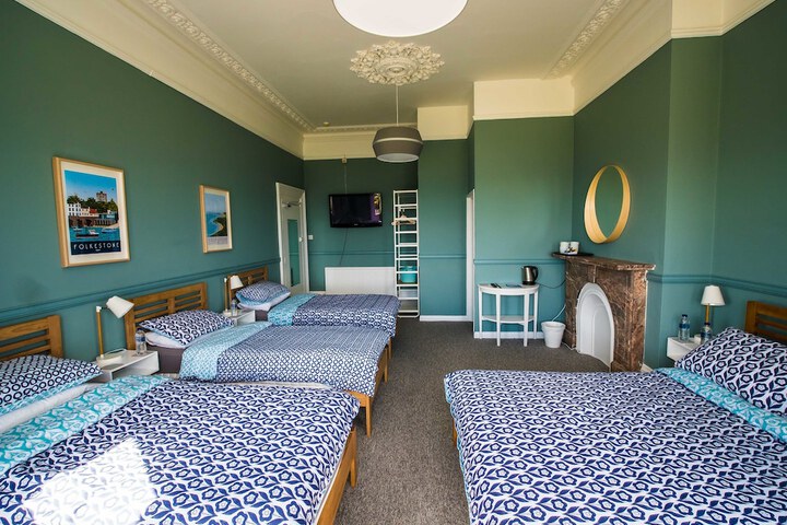 Room 8 of 86