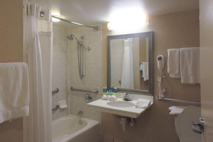 2 Double Beds (3 of 10)