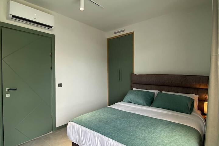 Room 6 of 62