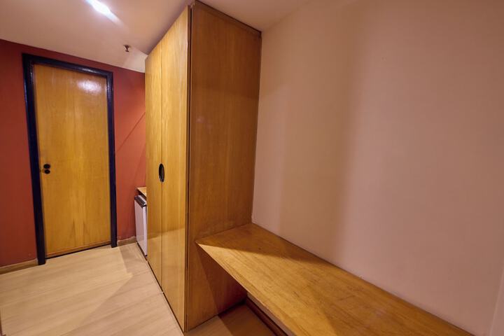 Room 17 of 145