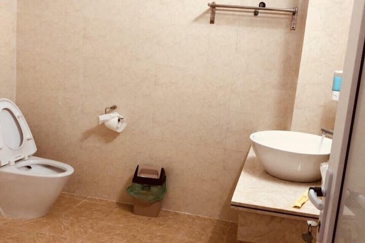 Room 10 of 19