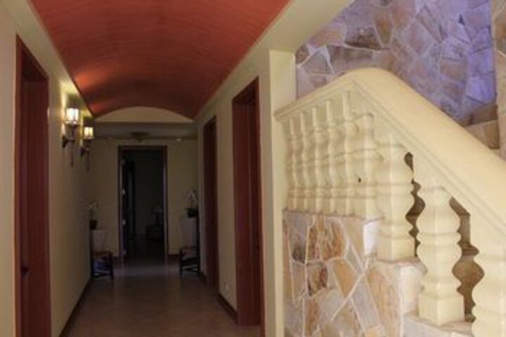 Room 48 of 181