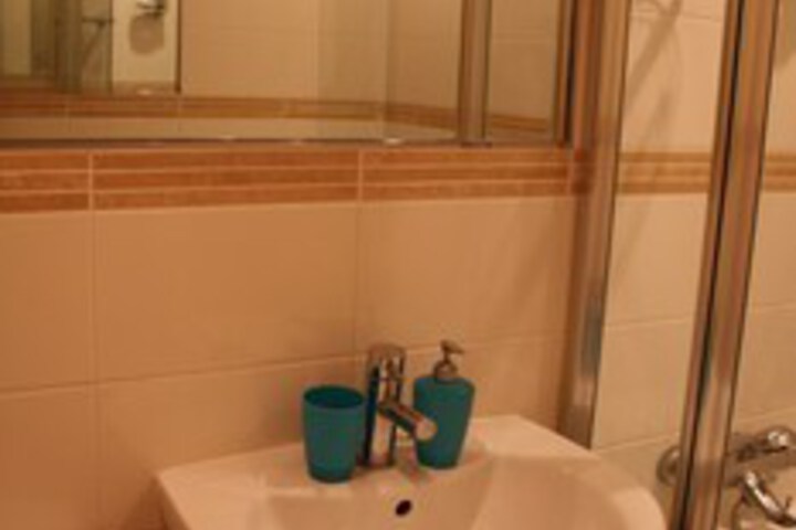 Room 2 of 25