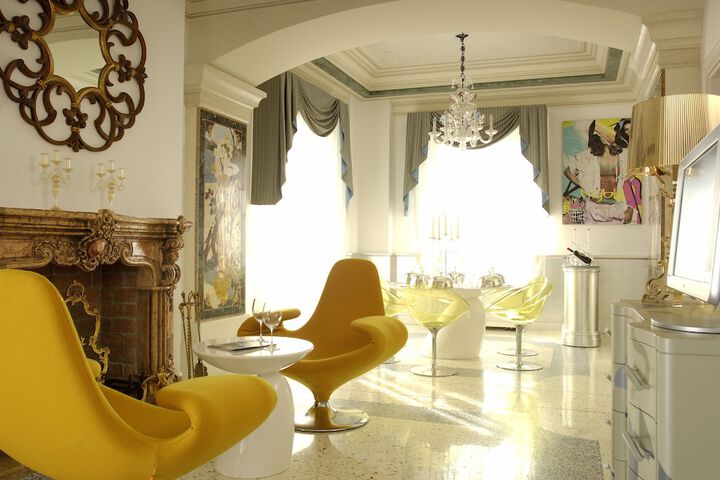Room 27 of 115