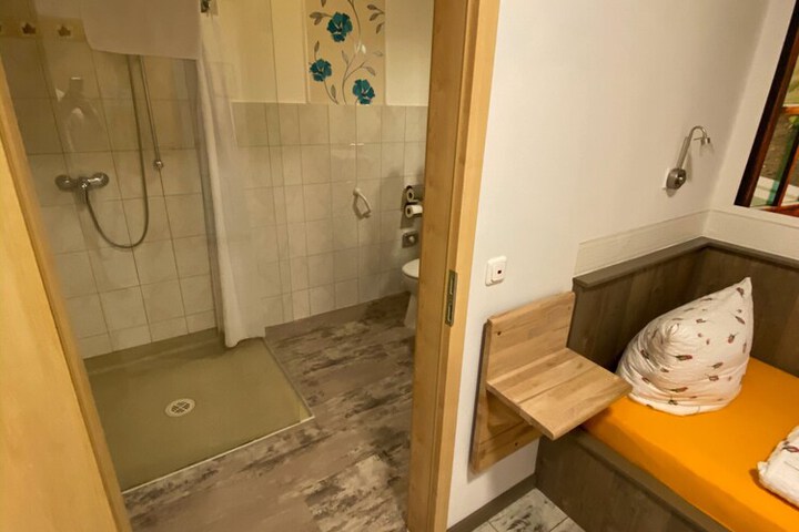 Room 4 of 5