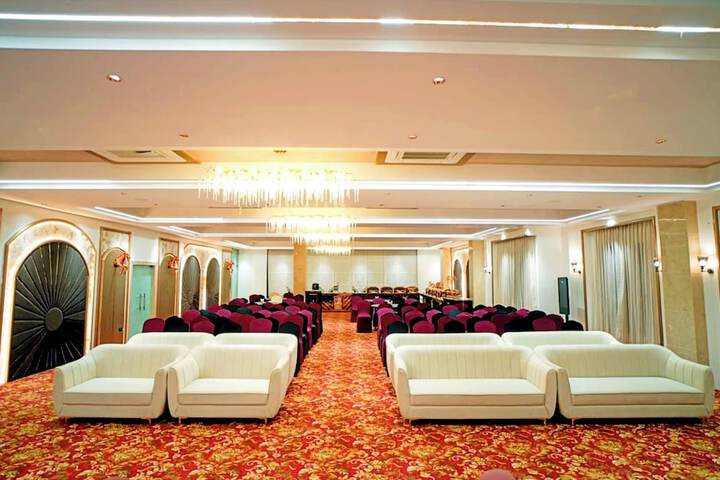 Ballroom/Hall 37 of 41