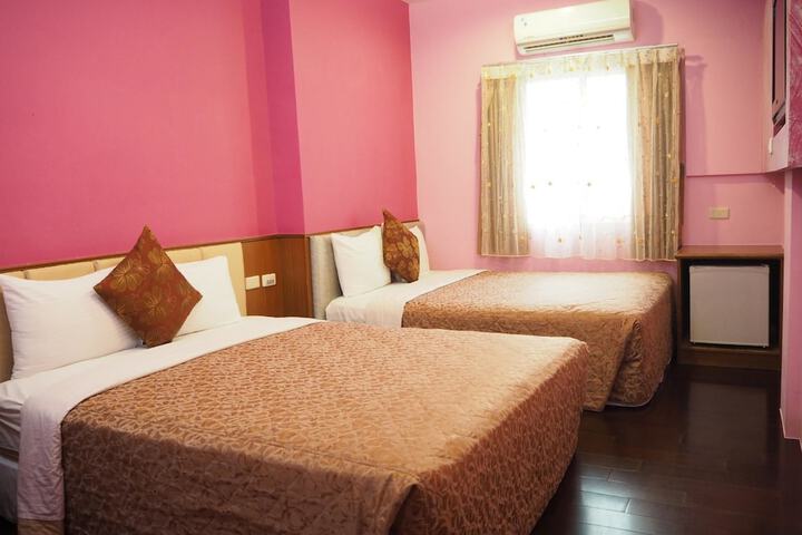 Room 4 of 33