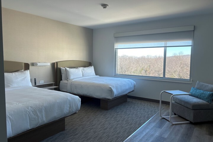 Room 32 of 100