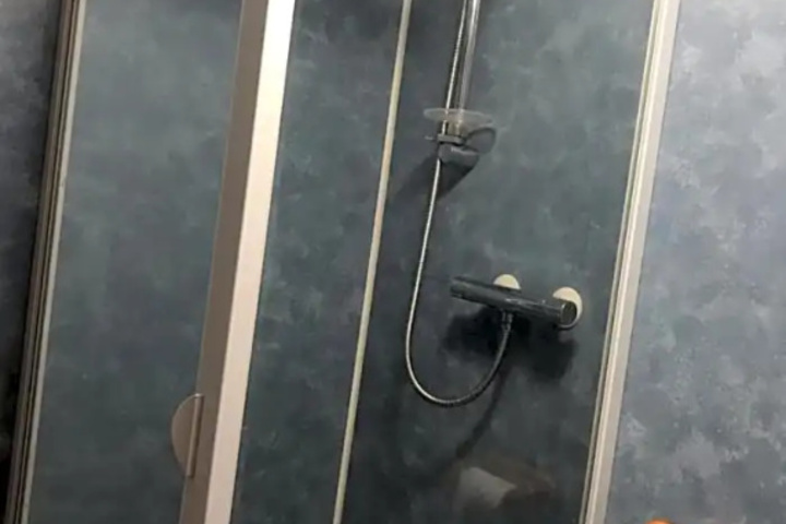 Room 8 of 11