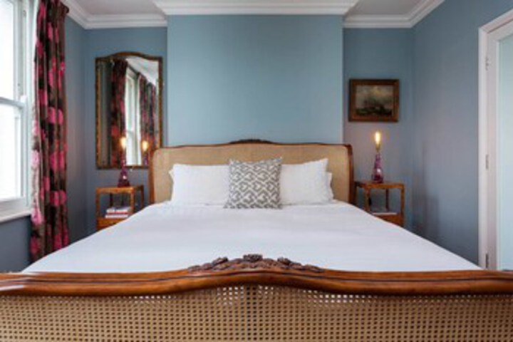 Room 25 of 28