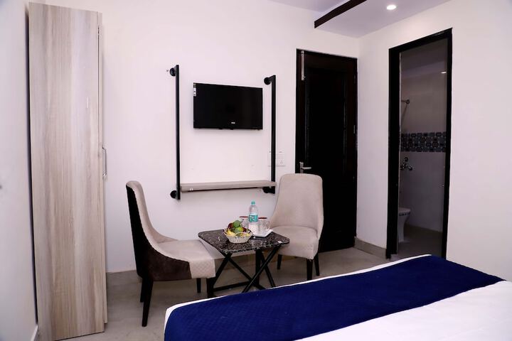 Room 9 of 25