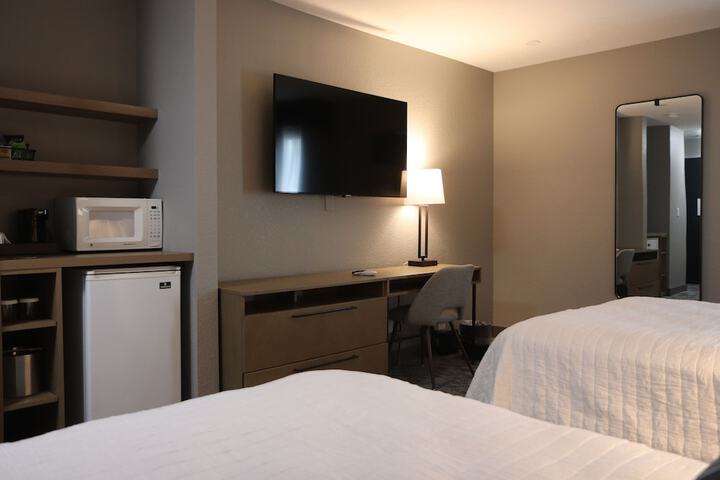 2 Queen Beds (6 of 8)