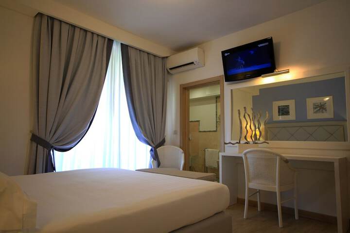 Room 10 of 43