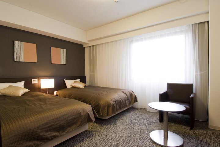 Room 10 of 40