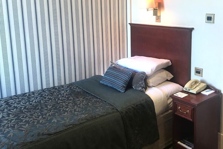 Room 13 of 113