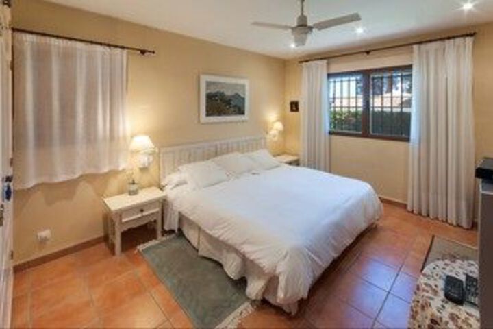 Room 14 of 27